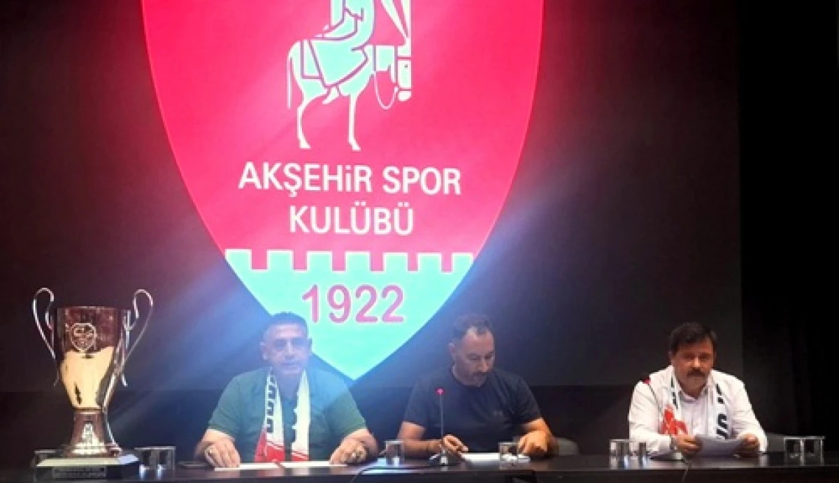 1922 Akşehirspor'da yeni d&ouml;nem resmen başladı: 3. lig yolculuğunda birlik mesajı verildi