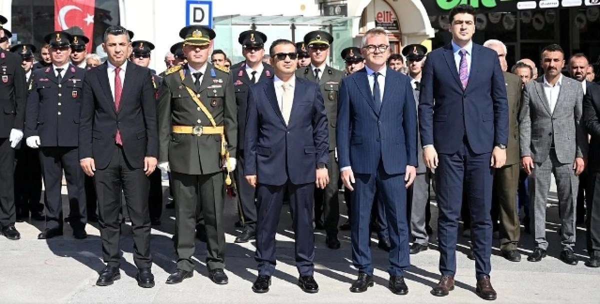 29 Ekim Cumhuriyet Bayramı öncesi Anıtta tören düzenlendi