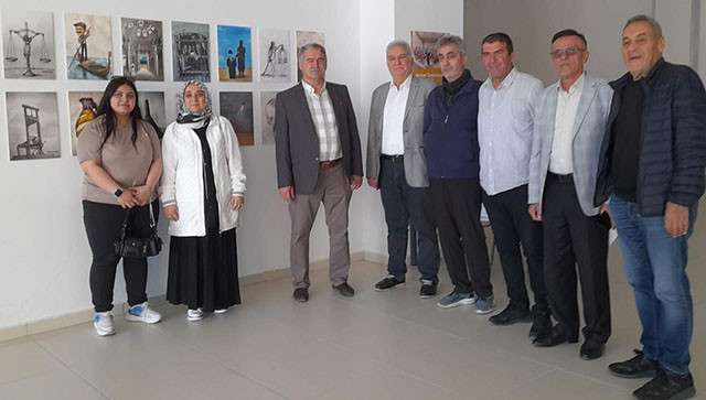AK parti ilçe başkanı Arın’dan karikatür sergisine ziyaret