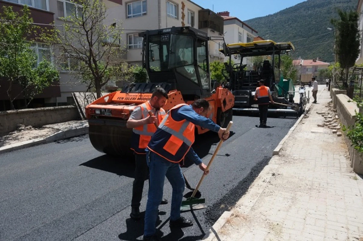 Akşehir belediyesi asfalt çalışmalarına start verdi