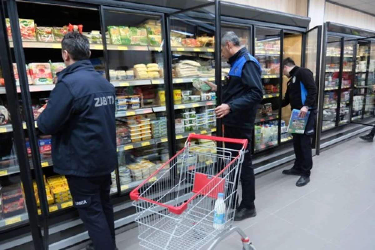 Akşehir belediyesi zabıta ekiplerinden zincir marketlere denetim