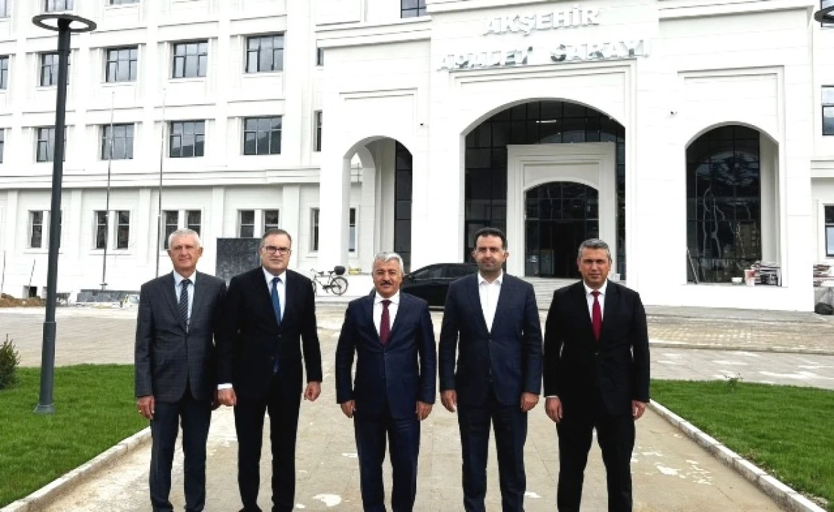 Akşehir protokol&uuml; yeni adalet sarayını inceledi