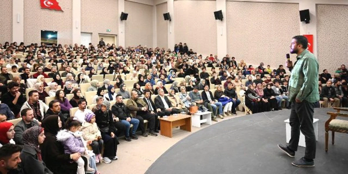 Altay Cem Meriç, Seydişehir’de Biz kimiz konulu konferans verdi