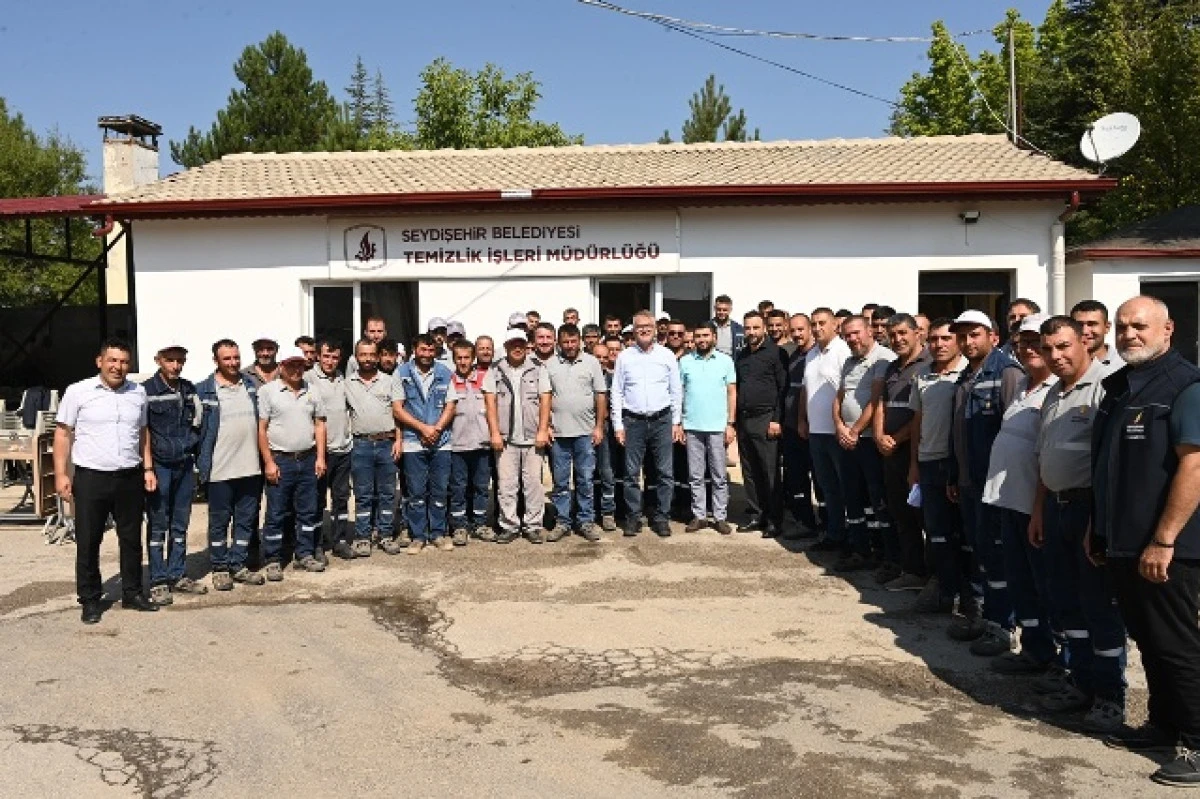 Başkan ustaoğlu, temizlik iş&ccedil;ilerini ziyaret etti