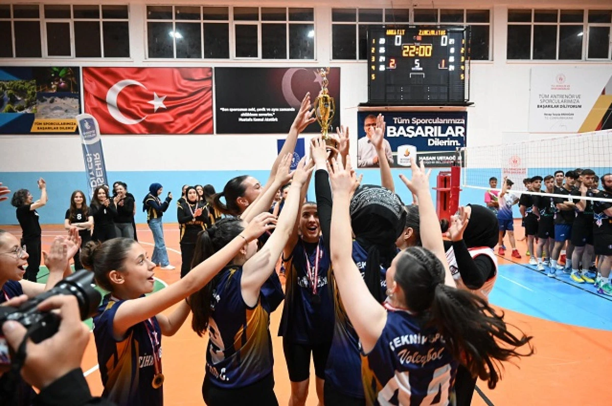 Başkanlık kupası voleybol turnuvasında şampiyonlar belli oldu 
