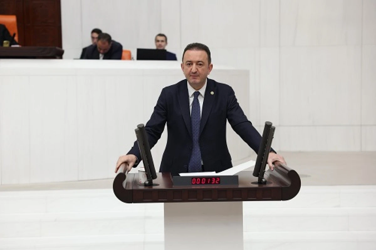 Bektaş: 1 Mayıs alın teriyle onurunu koruyanların bayramıdır