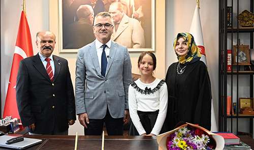 Belediye başkanlığı koltuğuna Ahter mine pekmezci oturdu