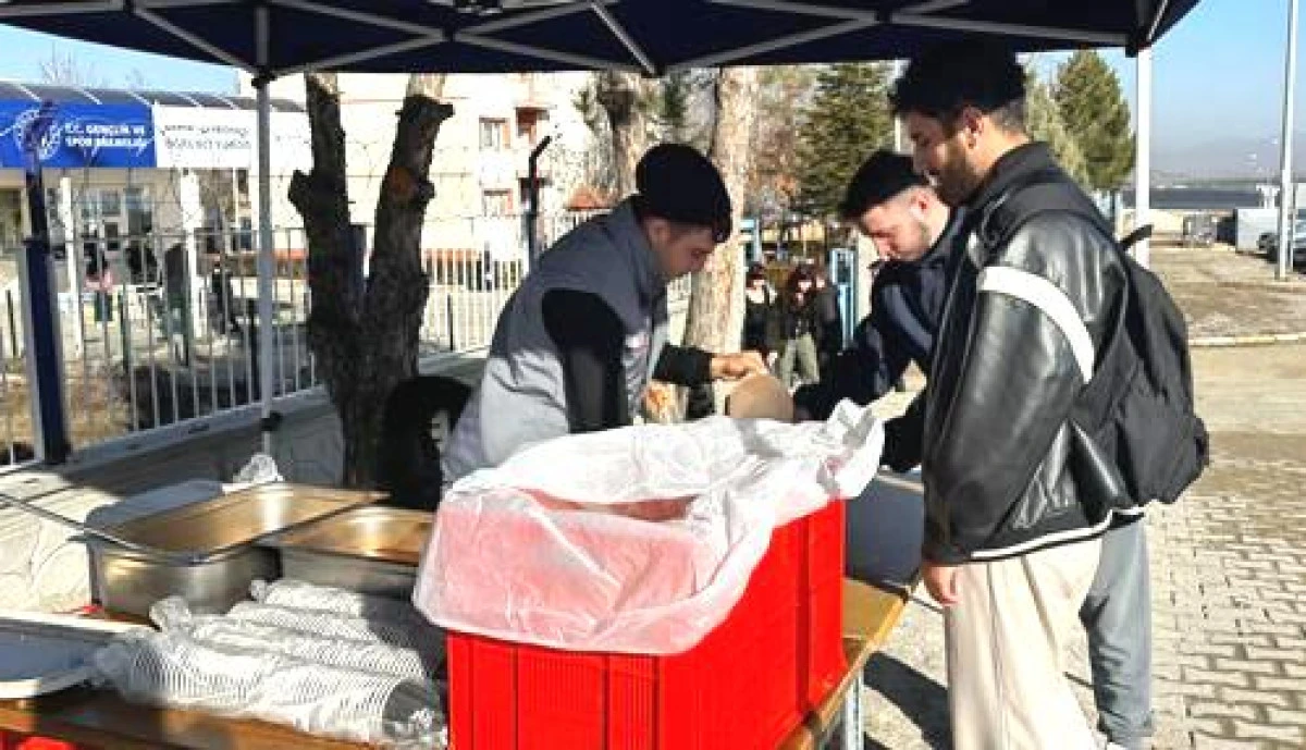 Belediye&rsquo;den &ouml;ğrencilere &ccedil;orba ikramı