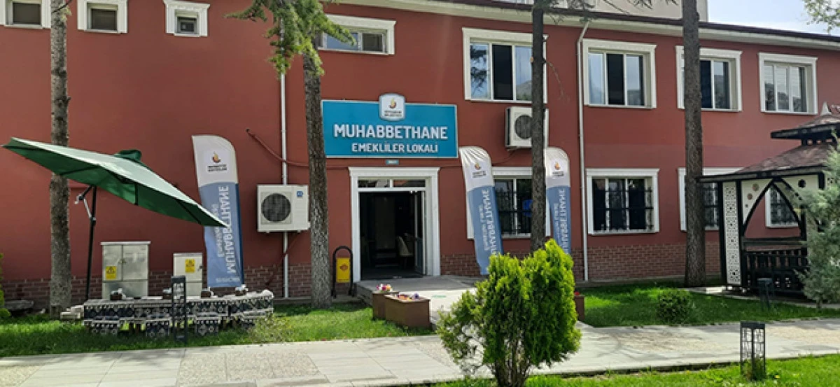 Belediyenin emekliler lokali ilgi görüyor!