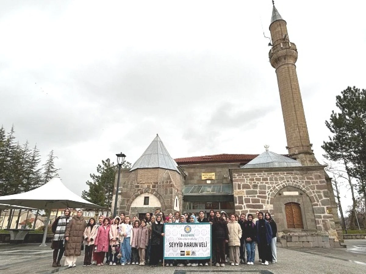 Bilgehane &ouml;ğrencileri Seyyid Harun Cami ve t&uuml;rbesini ziyaret etti