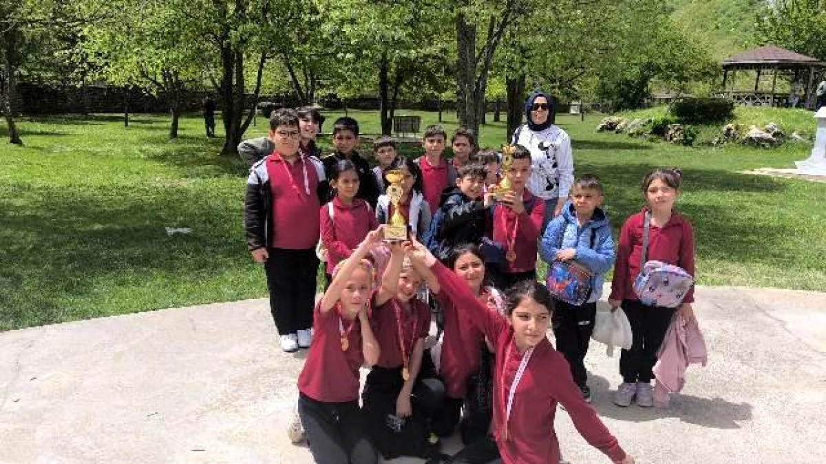 Bostandere ilkokulu ve ortaokulundan &ccedil;ifte spor başarısı