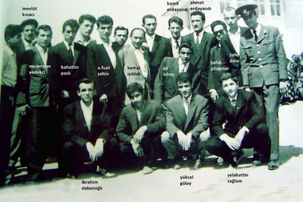 Bu karedeki y&uuml;zler, bir zamanlar Seydişehir&rsquo;in gen&ccedil;leriydi