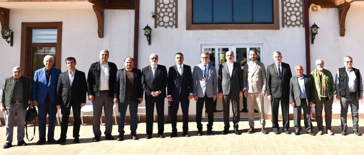 Büyükşehir belediye başkanı Altay, yerel basınla buluştu