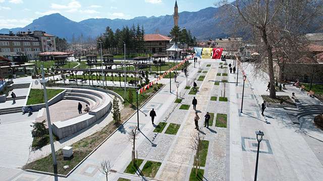 Çarşı merkezi çevre düzenlemesi 2. etabı açıldı