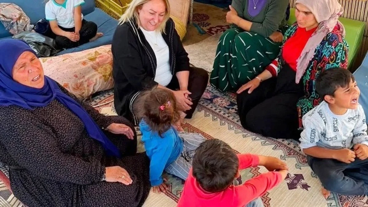 CHP&rsquo;li kadın kolları genel başkanı Ayten G&uuml;lsever mevsimlik tarım iş&ccedil;ilerini ziyaret etti