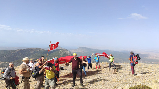 Dağcılar Atatürk Dağı’na tırmandı