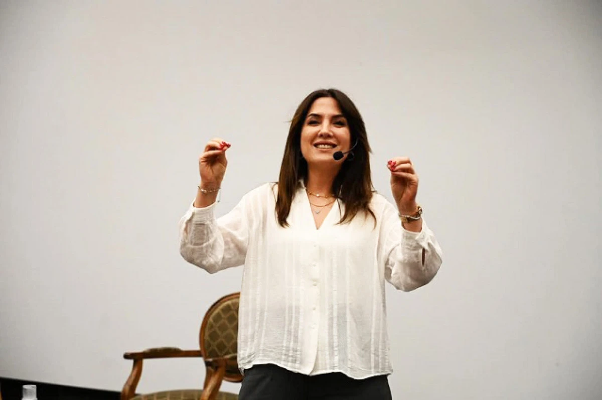 Dilek Cesur, Seydişehir’de kitap severlerle imza ve söyleşi gerçekleştirdi