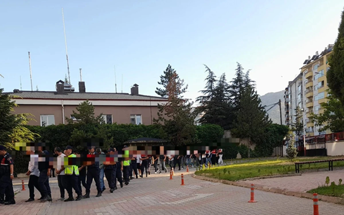 Dolandırıcılık suçundan gözaltına alınanlardan 8 kişi tutuklandı