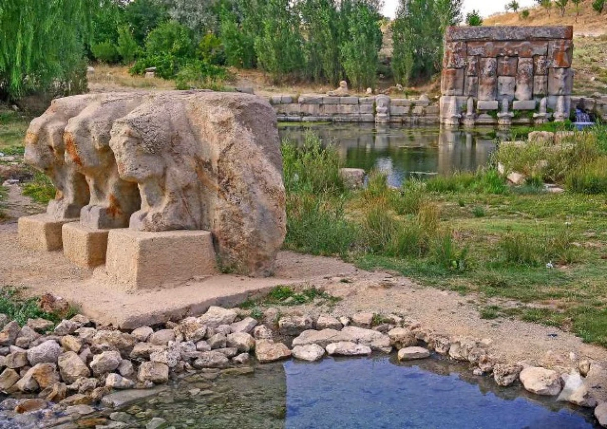 D&uuml;nyanın ilk havuzu:  Eflatunpınar Hitit su anıtı