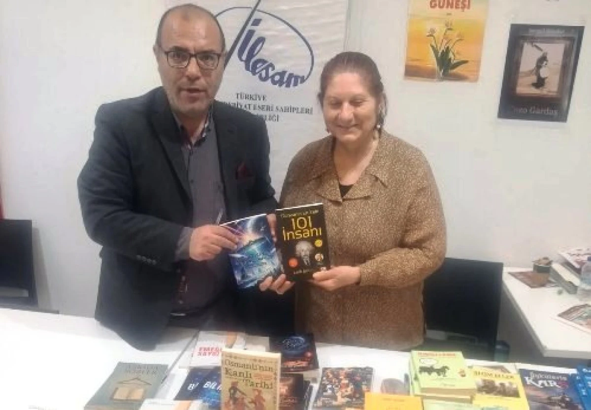 Eğitimci yazar L&uuml;tfi Şahin, Ankara kitap fuarına katıldı