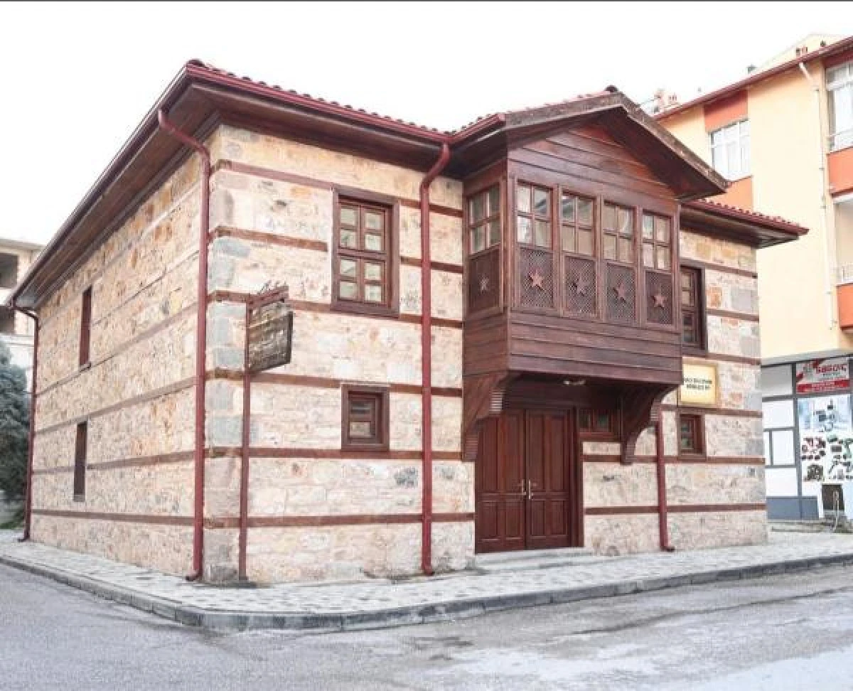 Emekliler lokali yeni yerinde hizmet vermeye başladı