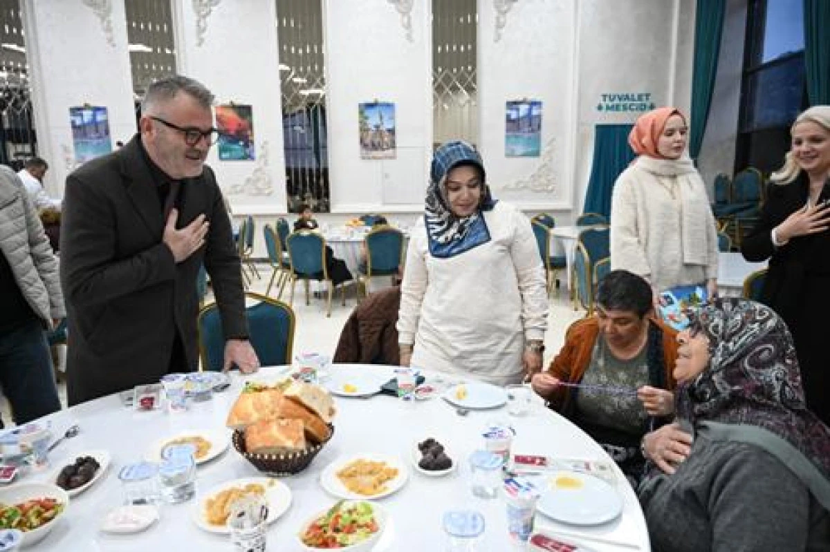 Evde bakım hizmeti alan engelli bireyler iftarda buluştu