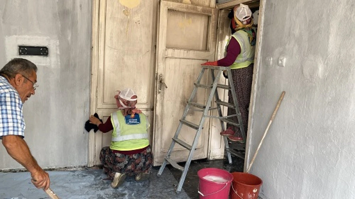 Evi yanan aileye devlet yardım elini uzattı