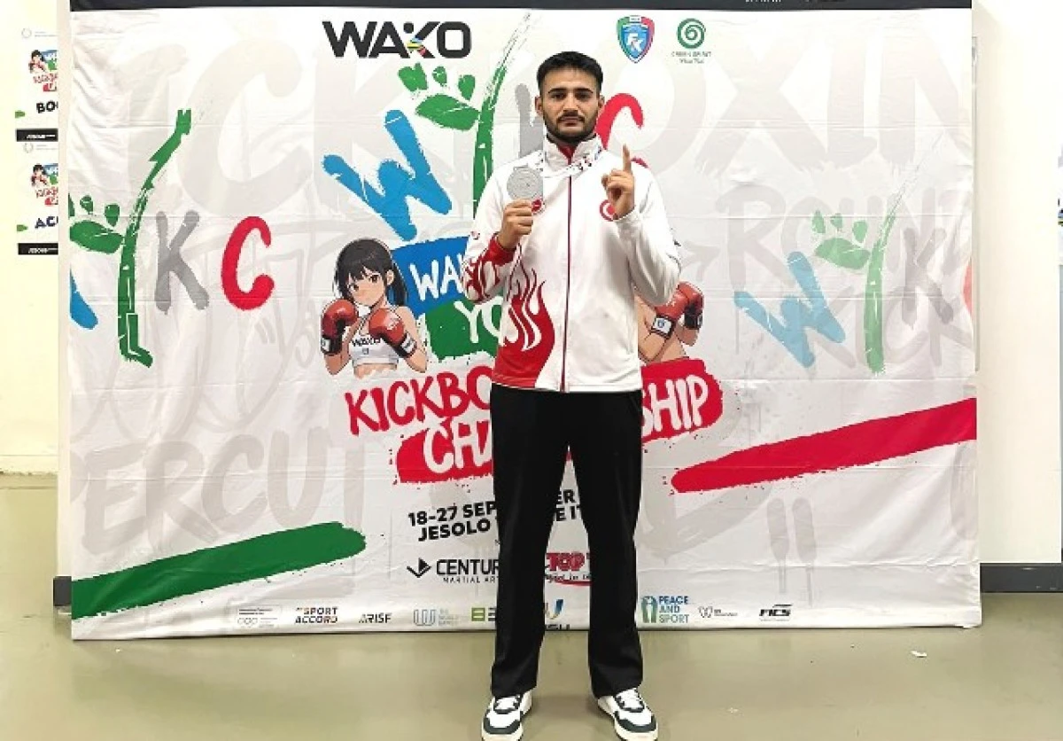 Fahri Can Tekin, Kick boks şampiyonasında d&uuml;nya ikincisi oldu