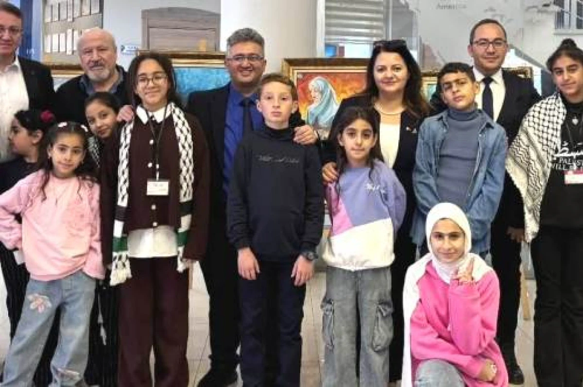 Gazze&rsquo;li &ccedil;ocuklar Tedem kolejinde resimlerini sergiledi