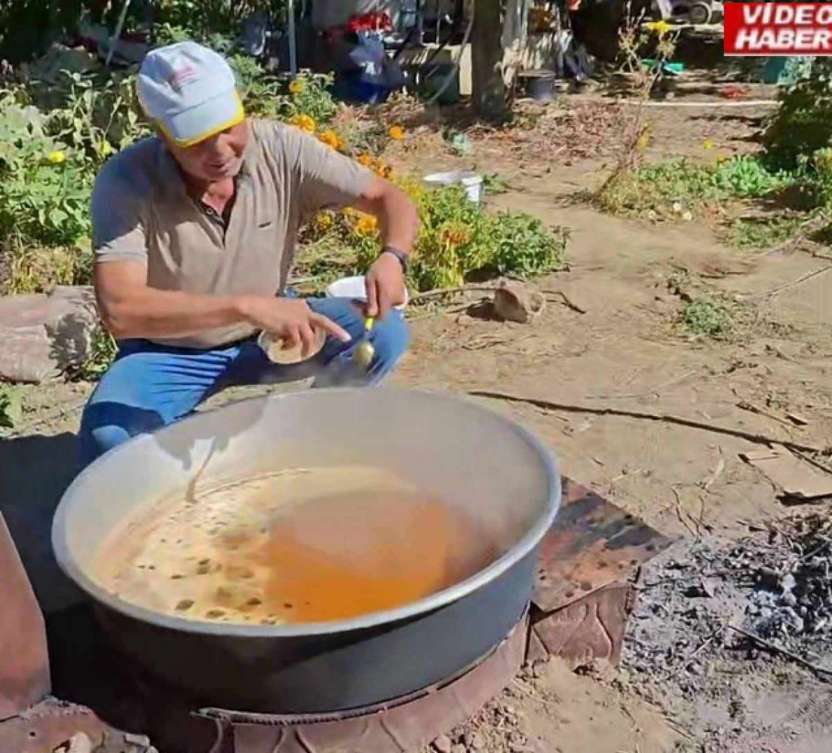 Geleneksel pekmez yapımı sabır, emek gerektiriyor
