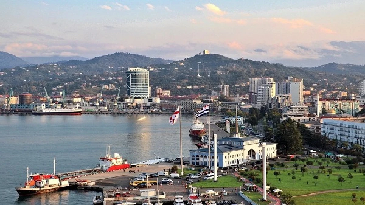G&uuml;rcistan&rsquo;ın Karadeniz kıyısındaki g&ouml;zde şehri Batum
