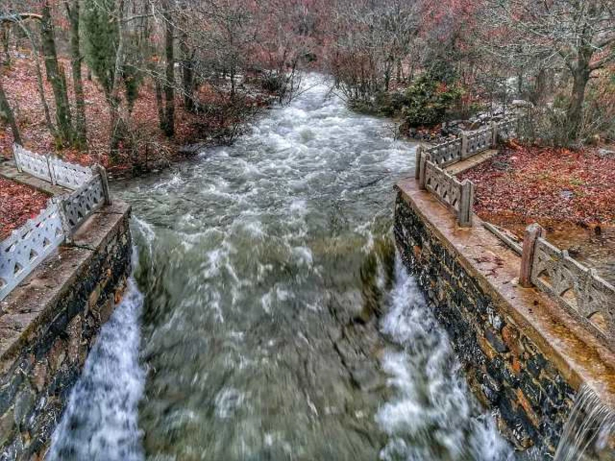 G&uuml;rlevik şelalesi g&uuml;zelliğiyle b&uuml;y&uuml;l&uuml;yor