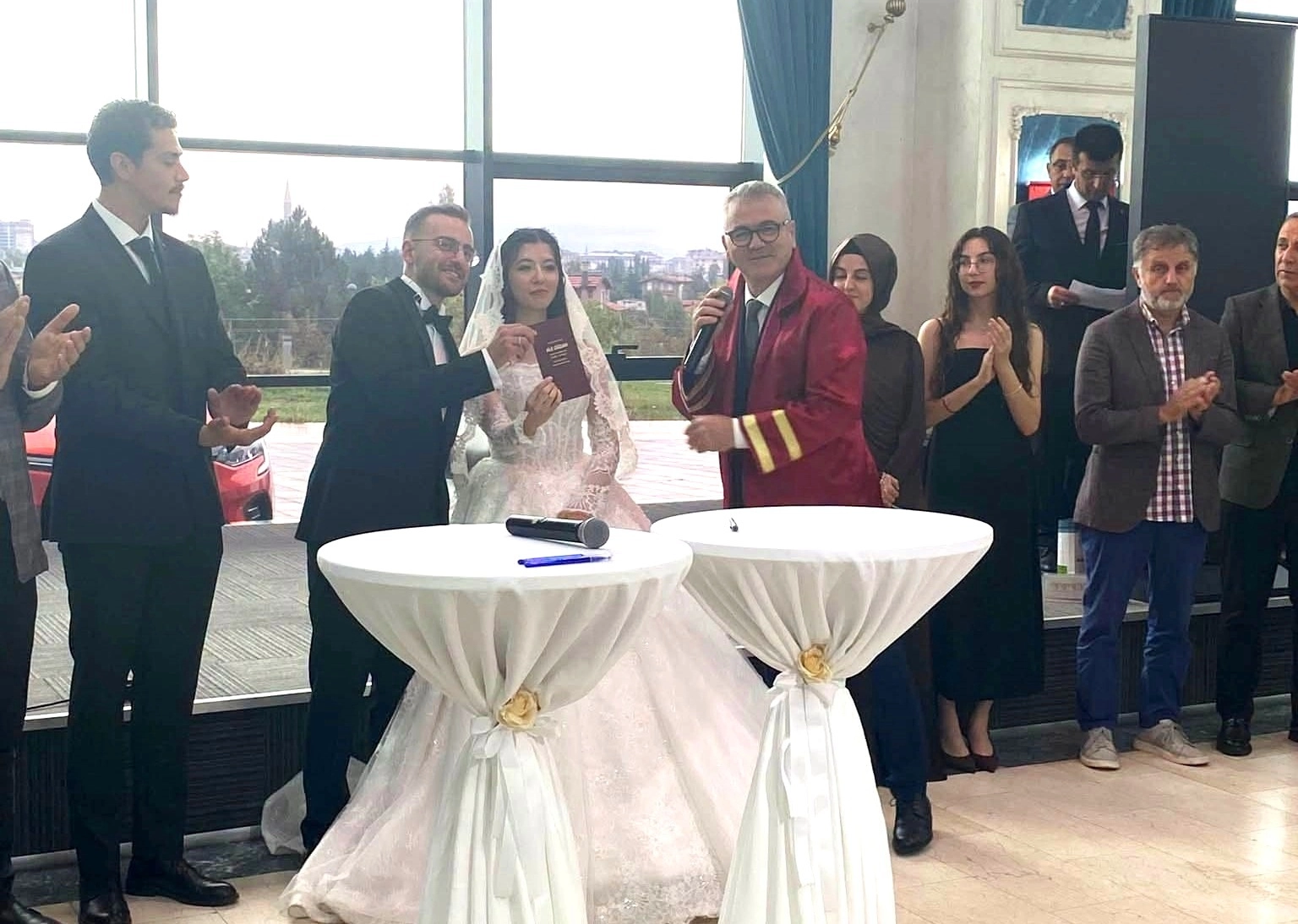 Harun T&uuml;fek&ccedil;i oğlunu evlendirdi: &Ouml;mer Tarık ve Dilara d&uuml;nya evine girdi