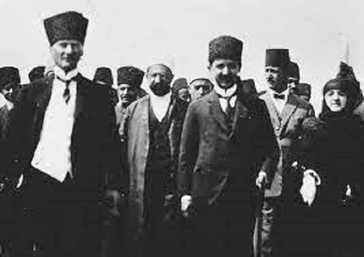 İsmet Paşayı Lozan dönüşünde, Mustafa Kemal Paşa karşıladı