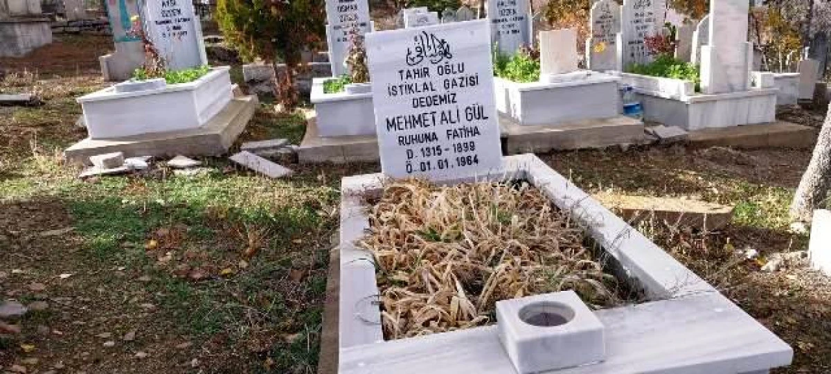 İstiklal gazisi dedelerine torunlarından anlamlı vefa!