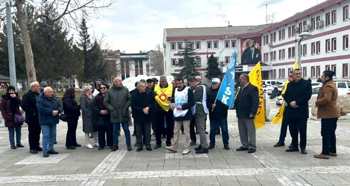 KESK &uuml;yeleri Seydişehir&rsquo;de iş bıraktı: "Ge&ccedil;inemiyoruz"