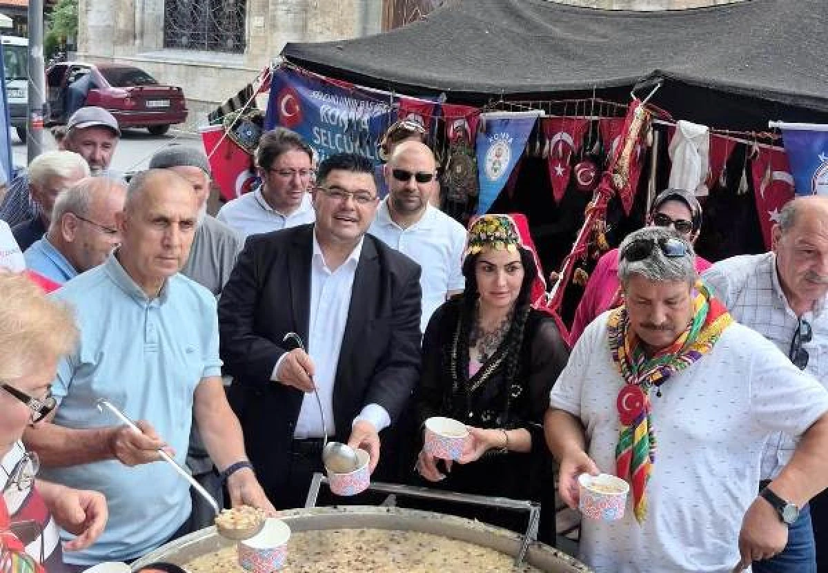 Konya'daki Y&ouml;r&uuml;k T&uuml;rkmenleri Aziziye meydanında buluştu