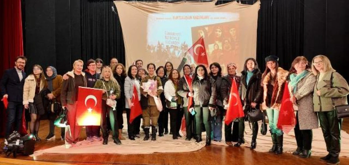 Kurtuluşun kadınları adlı tiyatro g&ouml;sterisine ilgi yoğundu 