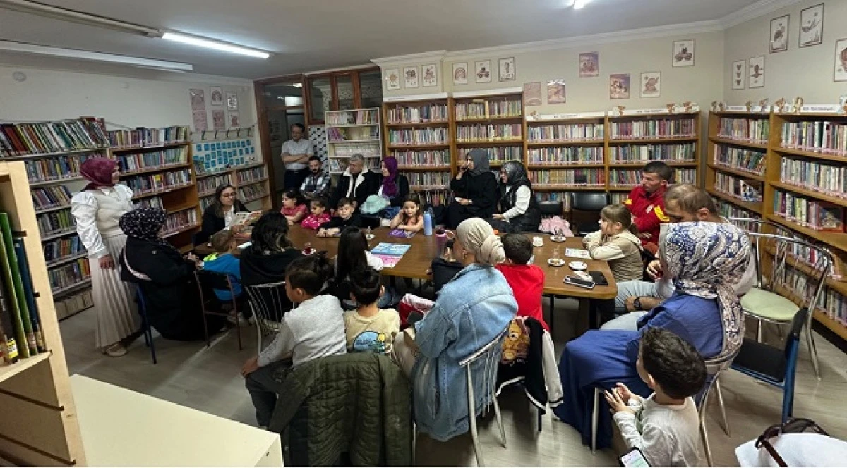 Kütüphanede ailemle okuyorum, masal dinliyorum etkinliği 