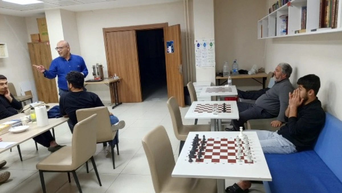 L&uuml;tfi Şahin, KYK yurdunda israf ve g&ouml;n&uuml;ll&uuml;l&uuml;k bilincini anlattı