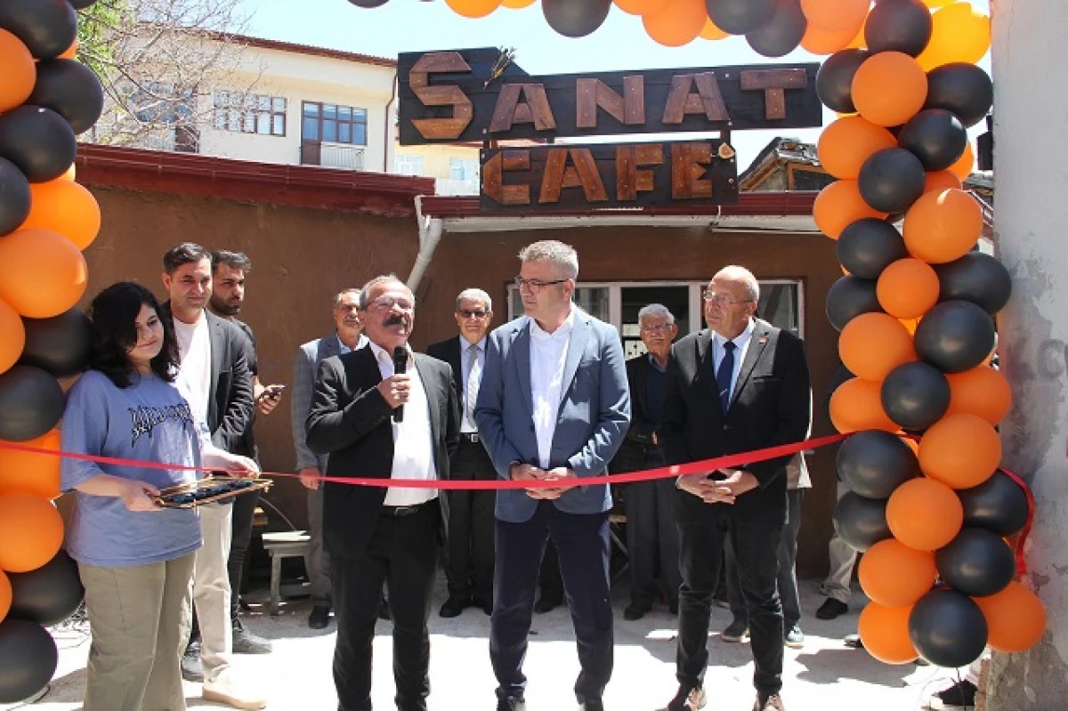 Mehmet Aydın tarafından sanat kafe hizmete açıldı