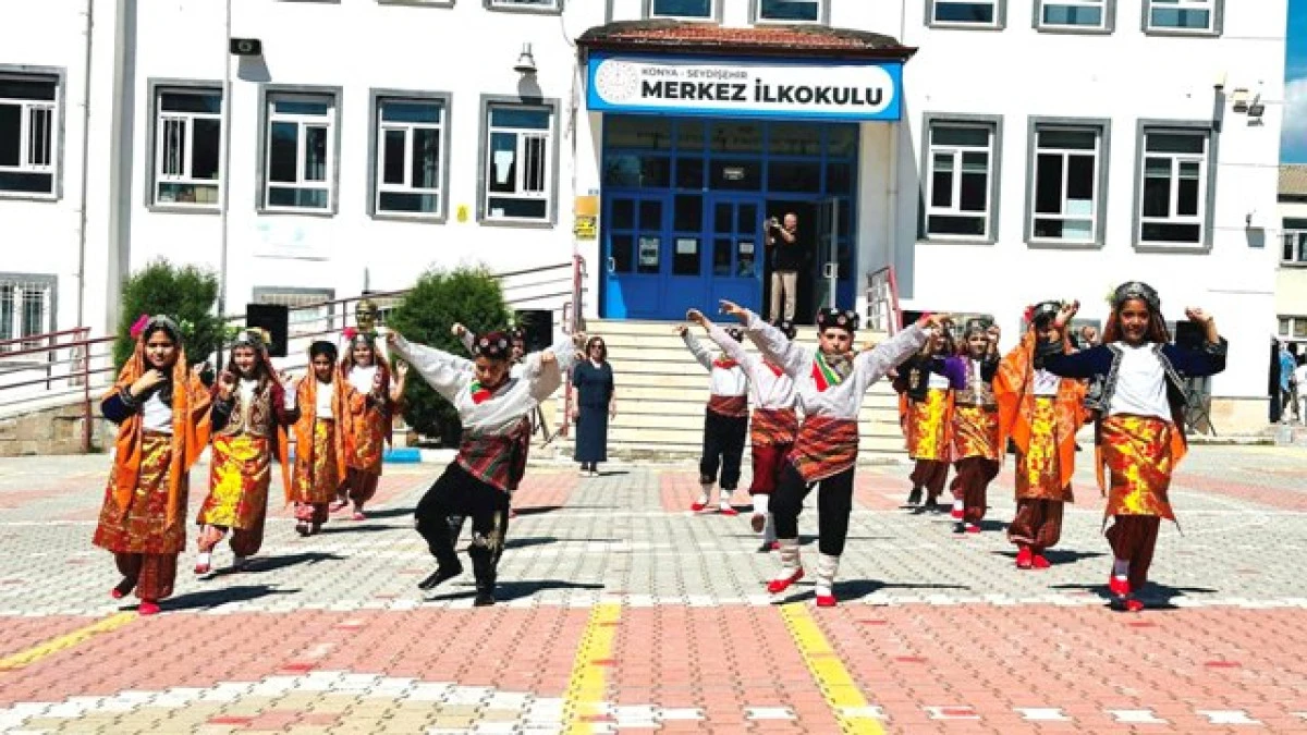 Merkez ilkokulundan d&uuml;nya &ccedil;evre g&uuml;n&uuml;ne yakışan bahar şenliği