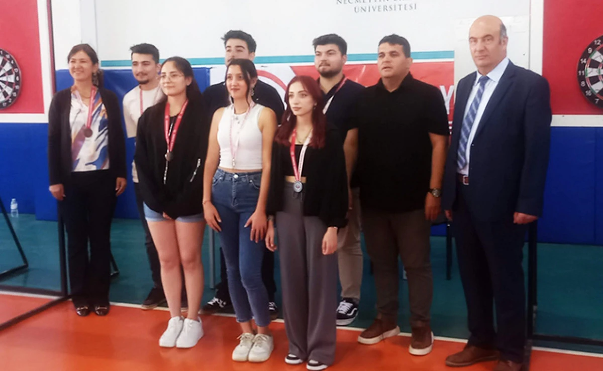 NEÜ spor salonunda dart turnuvası