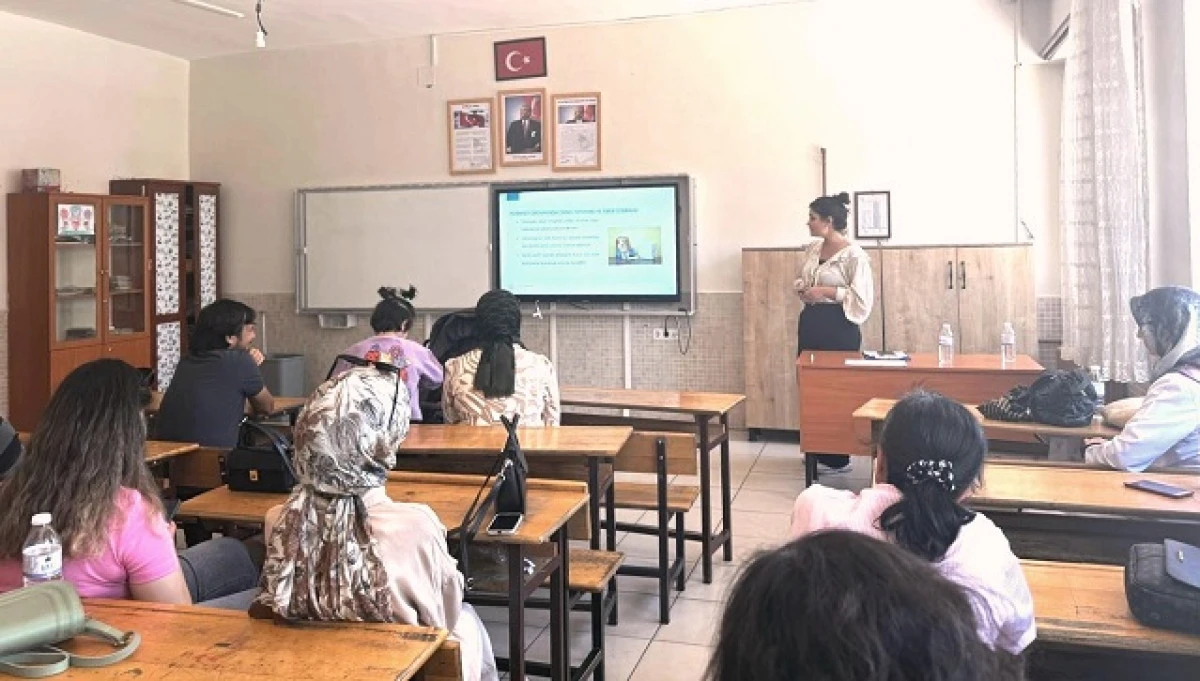 Öğretmen ve idarecilere sağlıklı yaşam eğitimi
