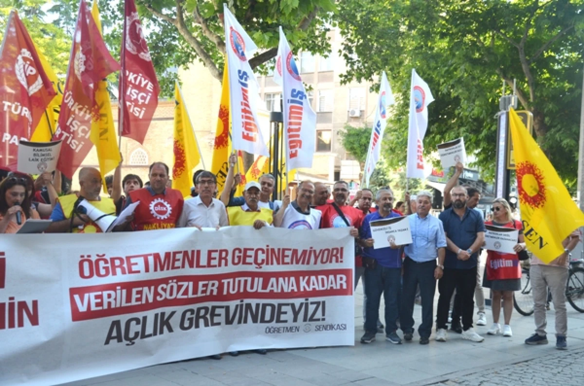 &Ouml;ğretmenler, taleplerinin yasalaşmasını istiyor