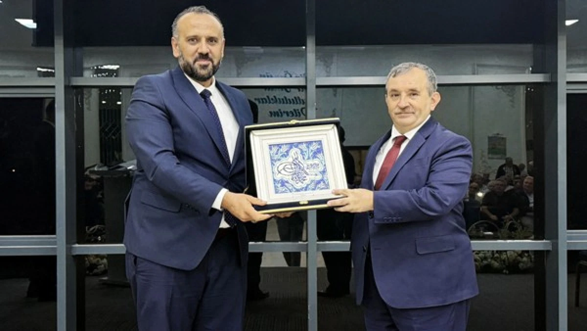Peygamberimiz ve aile ahlâkı konulu konferansa yoğun ilgi
