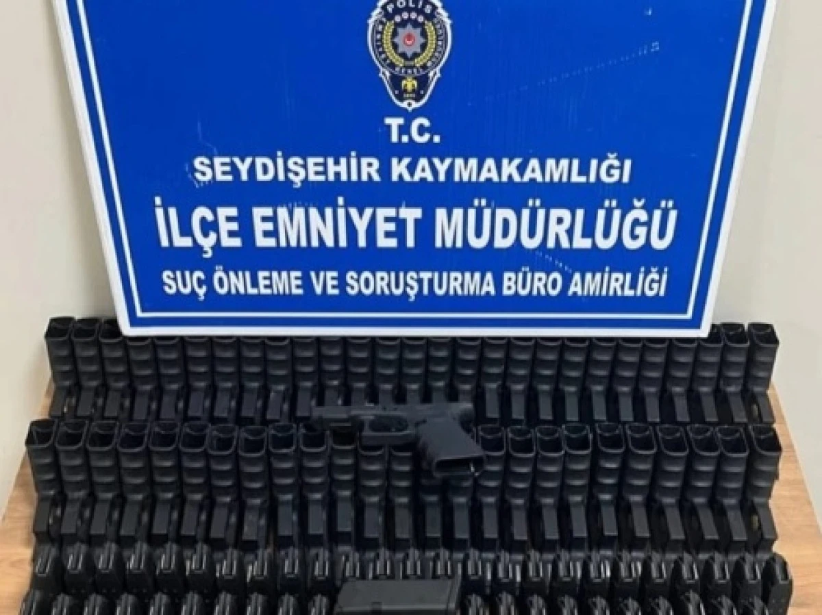 Polis operasyonunda silah par&ccedil;aları ele ge&ccedil;irildi