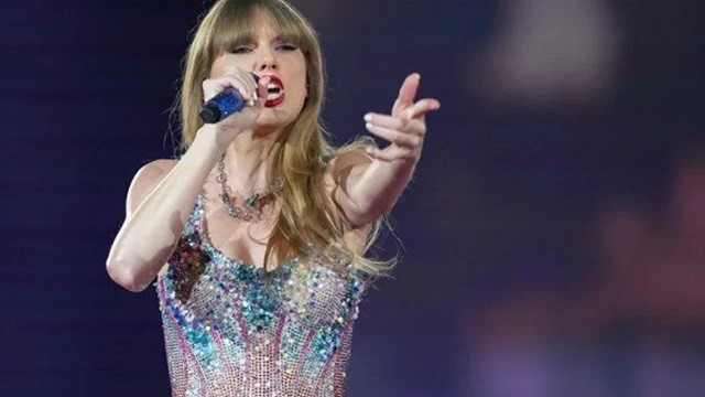 Pop şarkıcısı Taylor Swift'in albümü dinlenme rekoru kırdı