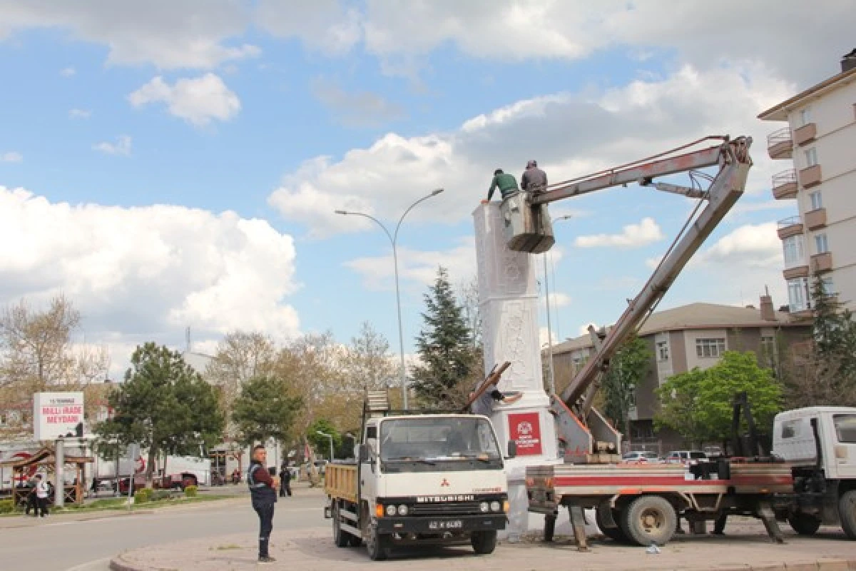Saat kulesinde yenileme &ccedil;alışmaları başladı