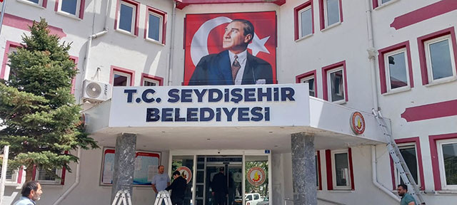 Seydişehir belediye tabelasına T.C. ibaresi eklendi
